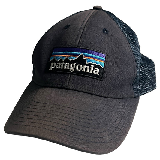 Patagonia P-6 Logo Trucker Hat Snapback Black